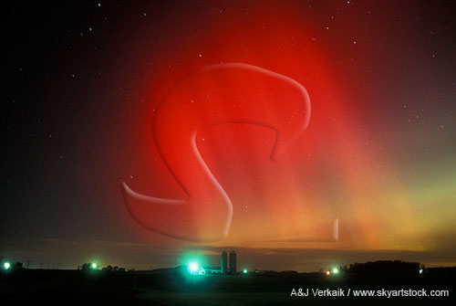 The sky is bleeding: brilliant red beams of Aurora Borealis 