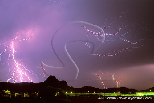 A lightning bolt which splits into many ground contact points