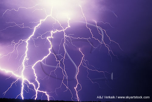 Inspiration strikes: highly electric lightning with many fine filaments
