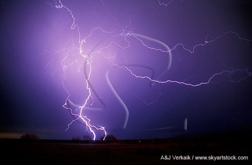 Knotted lightning sends fine trails through the night sky