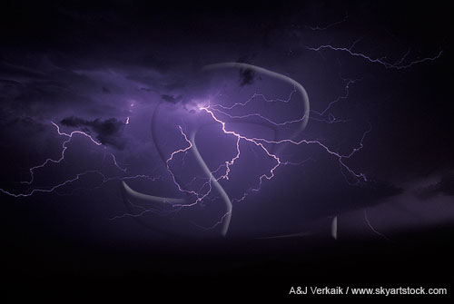 An air discharge with many claw-like fingers of lightning