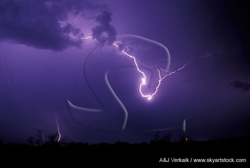 A knotted loop of cloud-to-air lightning terminates in the clear air