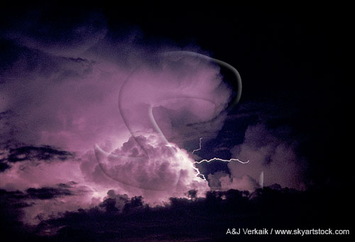 Cloud flash, with intracloud lightning cloud-to-air filament 