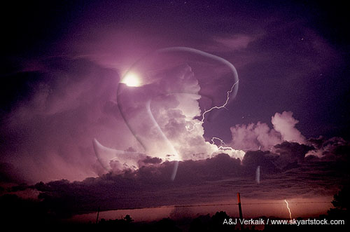 In-cloud lightning with an air discharge (cloud-to-air)