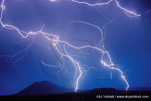A rare, wild erratic lightning path with many fine filaments