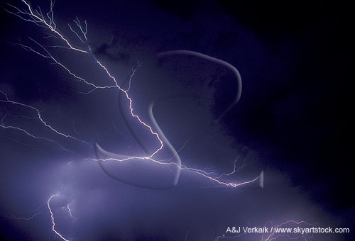 Very fine lightning filaments end in thin air