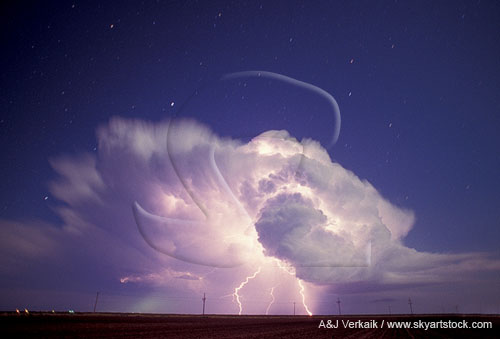 Cloud types, Cb: Cumulonimbus cloud at night with lightning