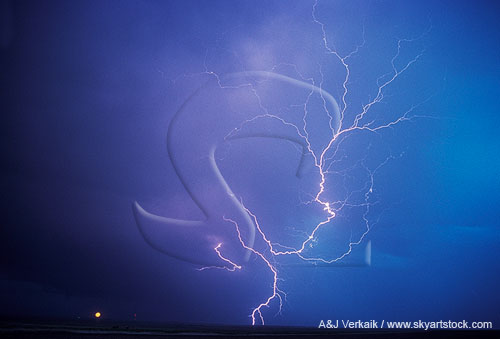 Rare, complex tangled lightning channel with a spray of filaments