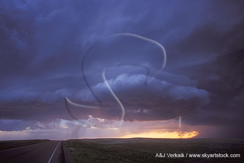Common form of thunderstorm propagation: a gust front thickens