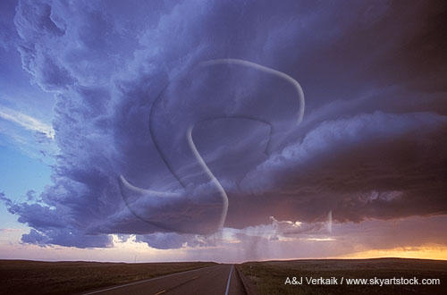 A shelf cloud or Arcus accompanies the gust front of a high-based storm