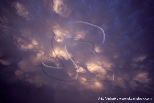 Stormy Mammatus sky in an eerie translucent light