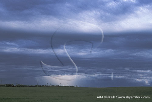 Cloud type, Acc: dense Castellanus clouds producing light showers