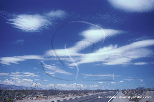 Cloud types, Acl: smooth lenticular Altocumulus clouds
