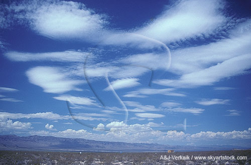 Cloud type, Acl: lenticular cloud elements, like waves on water
