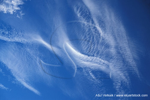Rare cloud pattern and detail with complex, interwoven twisted folds