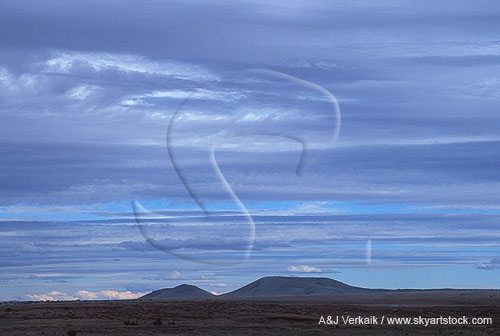 Cloud types, Ac: delicate streaks in two sheets of Altocumulus clouds
