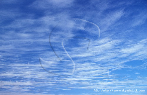 Sky texture abstract: soft streaky clouds in a quiet skyscape