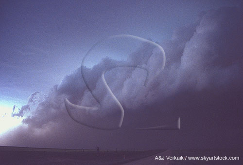 The early stage of a severe straight-line wind event and MCS