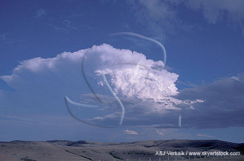 Cloud features with weak storms: no rain, but Virga