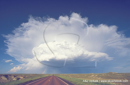 Supercell storm cloud: features of a weakening storm
