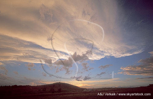 Smooth, flowing cloud streaks in a dreamy skyscape