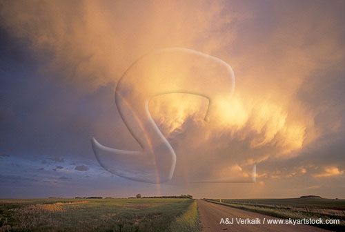 A bright anvil is the evidence of an explosive storm updraft phase