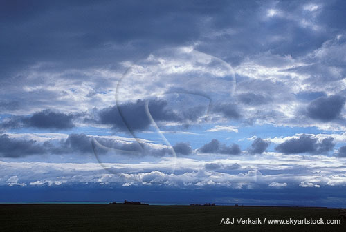 Silver lined cloud streaks in a calming, meditative skyscape