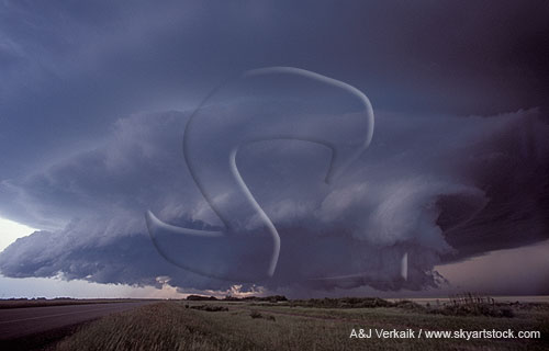 A sculpted wall cloud threatens the countryside