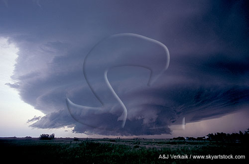 Three-dimensional stacked structure of a supercell severe storm
