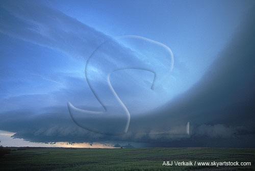 An emerging supercell thunderstorm with powerful updraft