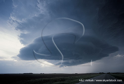 A low spaceship-like disk of rotating cloud forebodes dangerous weather