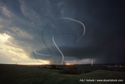 A back-building supercell storm with a circular updraft base