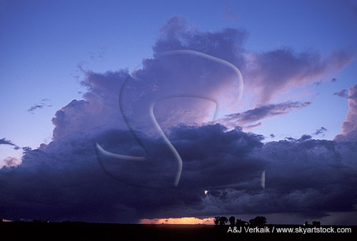 Cloud types, TCu: Cumulus Congestus clouds whose tops blow off