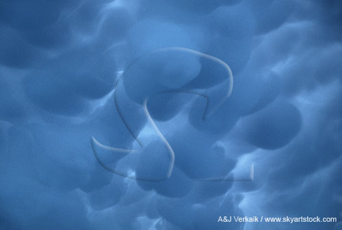 Smoothly sculpted Mammatus from descending bubbles of fallout