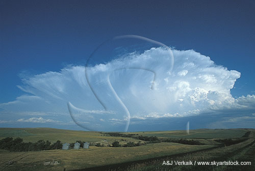 Cloud type, Cb: expanding Cumulonimbus storm cloud complex