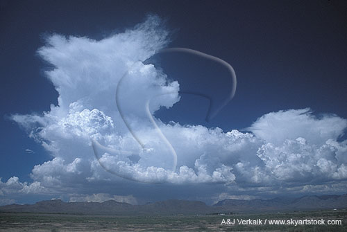 Cloud types, Cb: wide view of several Cumulonimbus clouds