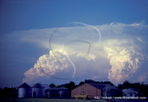 A splitting supercell storm with left mover and right mover 