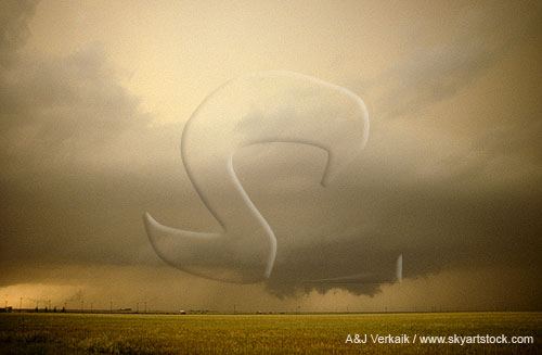 Circular wall cloud on a supercell storm