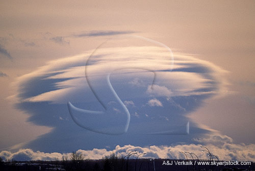 Rare stack of plates cloud, a dense layered wave cloud