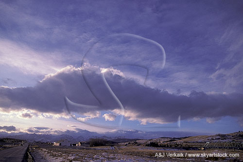 Stratocumulus rotor cloud, a lee wave cloud aligned with mountains