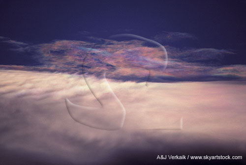 Iridescence in wispy clouds above smooth cloud band