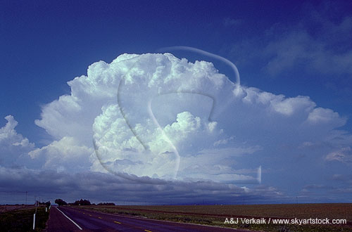 Cloud types: supercell Cumulonimbus thunderstorm cloud