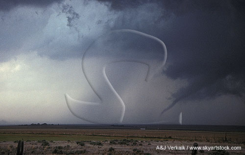 Long thin funnel cloud on a tornadic supercell