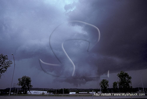 Tornado with well-formed wall cloud but no visible funnel