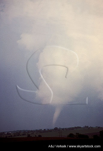 Distant strong tornado below wall circular cloud