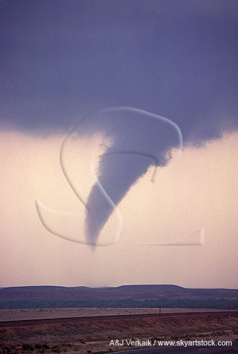 Mature tornado with lobes on the funnel