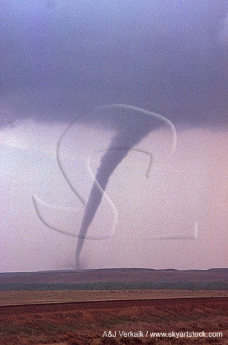 Mature tornado with debris cloud swirl
