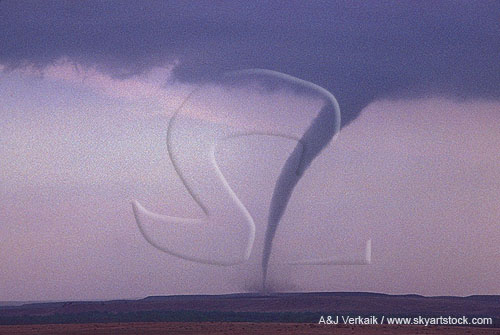 Mature tornado with curved funnel and debris cloud