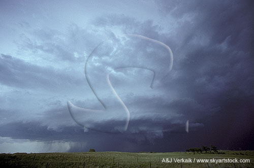 A supercell storm as it nears tornadogenesis