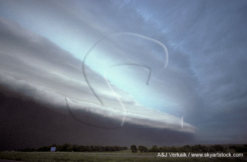 Multi-tiered shelf cloud on a powerful gust front